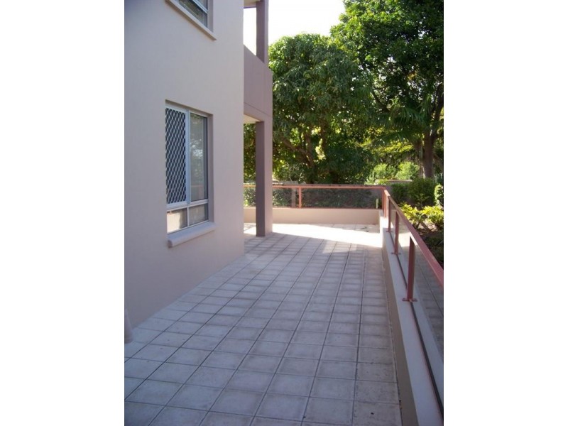 2/18 Parker Street, Labrador QLD 4215