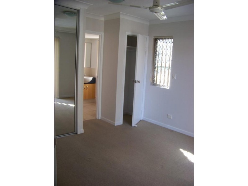 2/18 Parker Street, Labrador QLD 4215