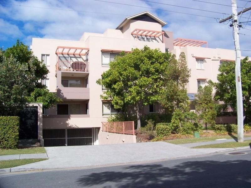 2/18 Parker Street, Labrador QLD 4215