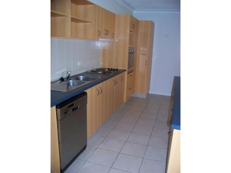 2/18 Parker Street, Labrador QLD 4215