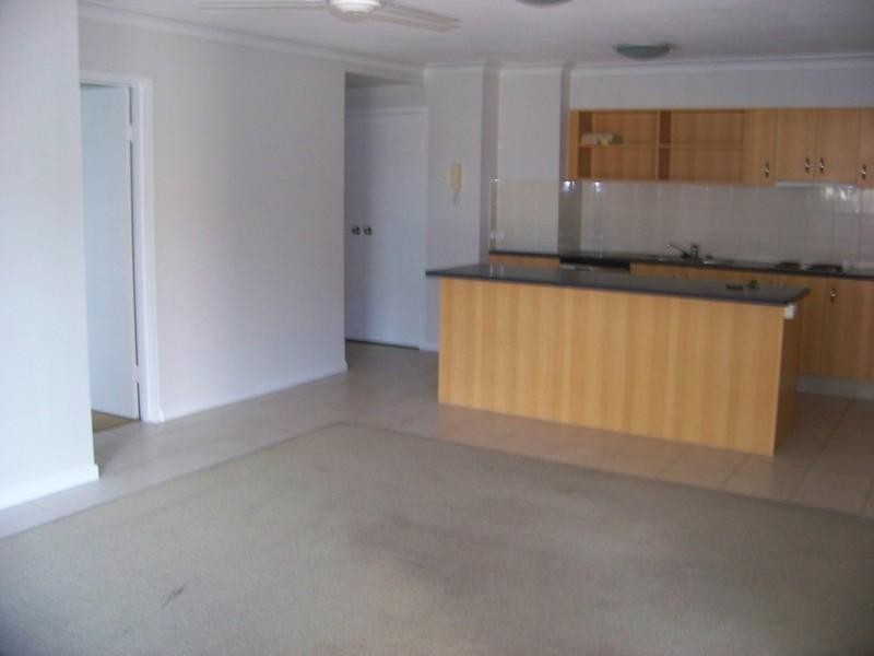 2/18 Parker Street, Labrador QLD 4215