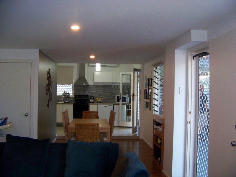 2/1 Coral Avenue, Labrador QLD 4215