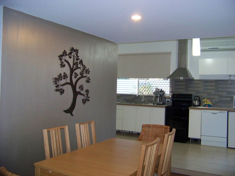 2/1 Coral Avenue, Labrador QLD 4215