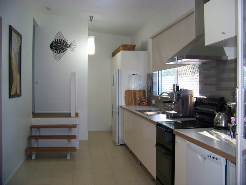 2/1 Coral Avenue, Labrador QLD 4215