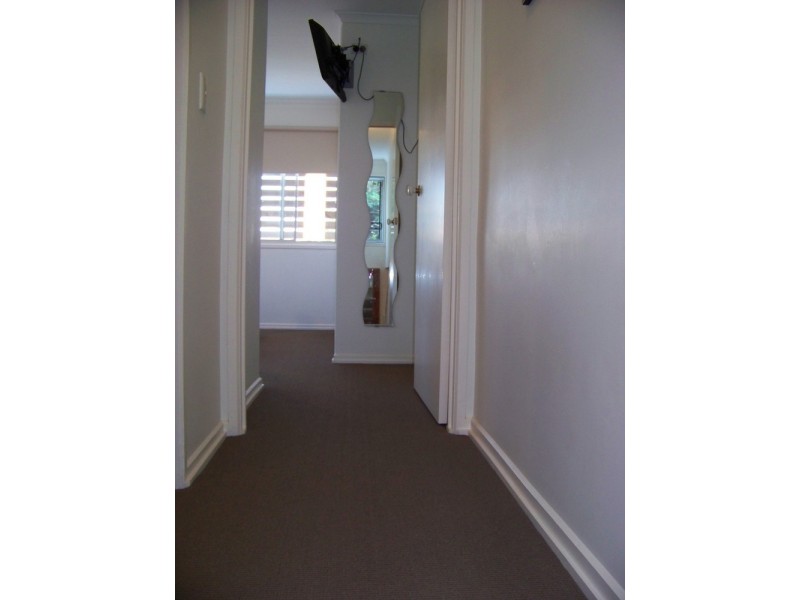 2/1 Coral Avenue, Labrador QLD 4215