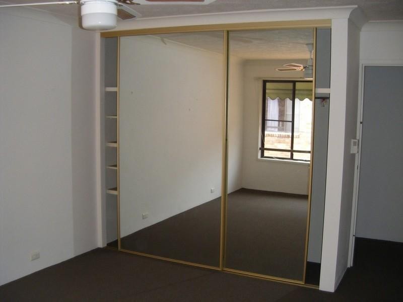 4/6 Broad Street, Labrador QLD 4215