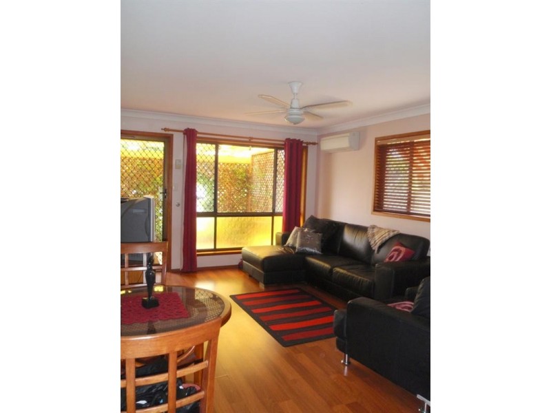 1/19A Wynflo Street, Labrador QLD 4215