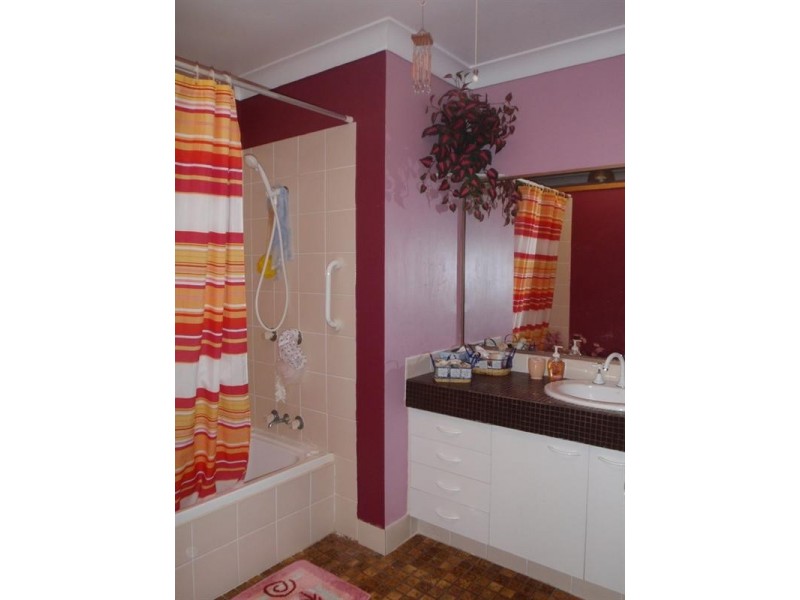 1/19A Wynflo Street, Labrador QLD 4215