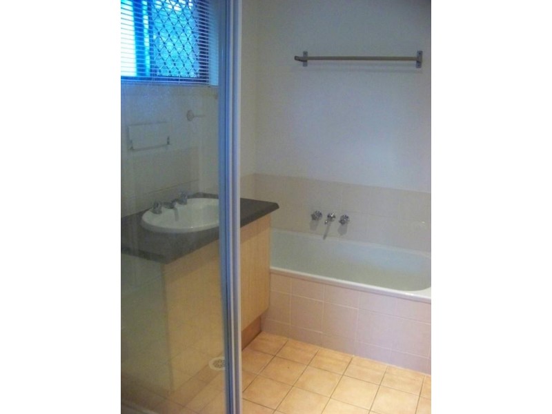 4/145 Government Road, Labrador QLD 4215