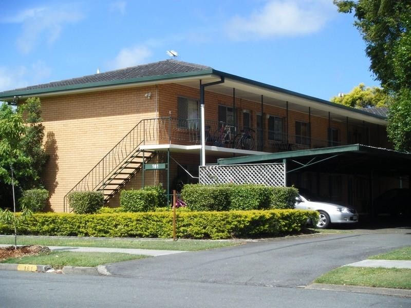 2/161 Muir Street, Labrador QLD 4215