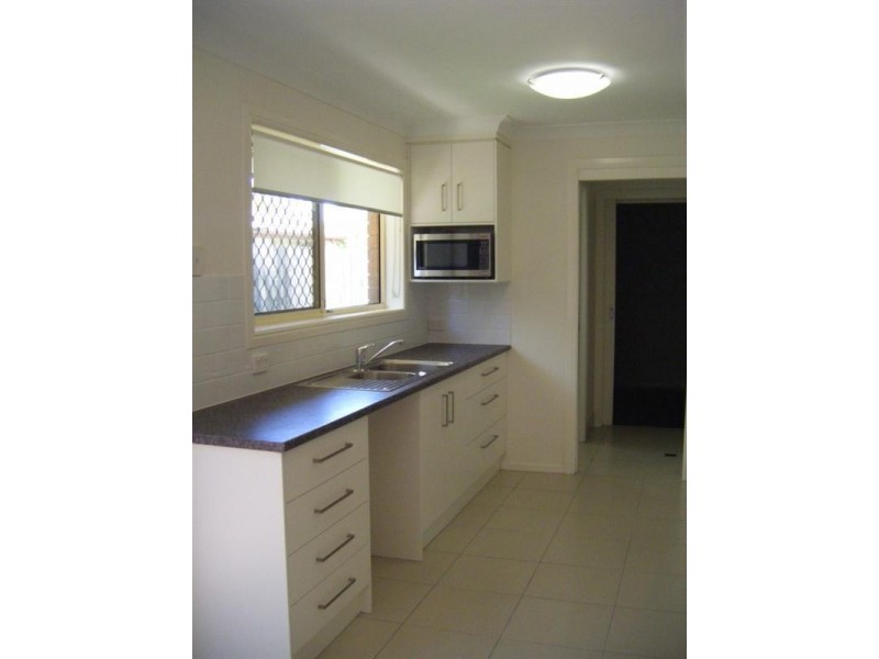 2/231 Government Road, Labrador QLD 4215