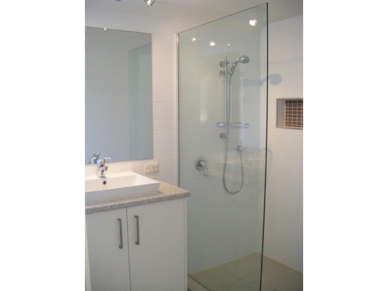 2/231 Government Road, Labrador QLD 4215