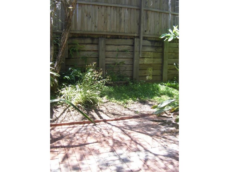 2/231 Government Road, Labrador QLD 4215