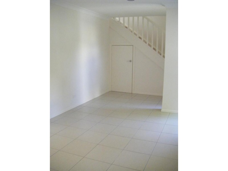 2/231 Government Road, Labrador QLD 4215