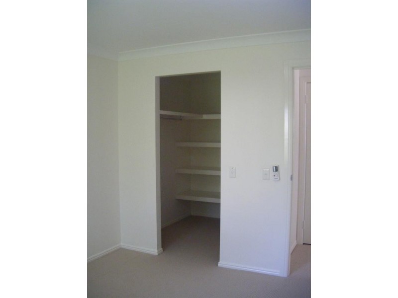 2/231 Government Road, Labrador QLD 4215