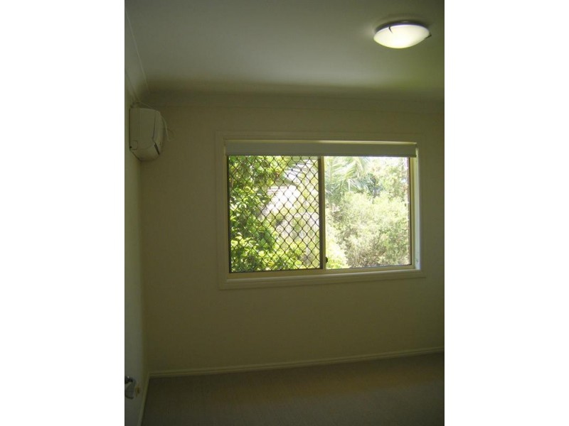 2/231 Government Road, Labrador QLD 4215