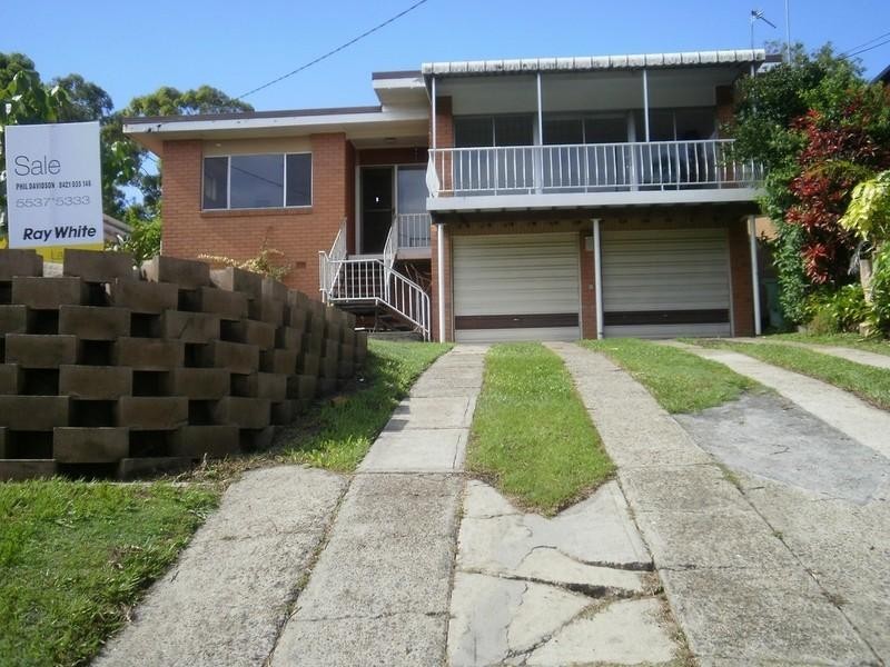 4 Penrock Parade, Labrador QLD 4215