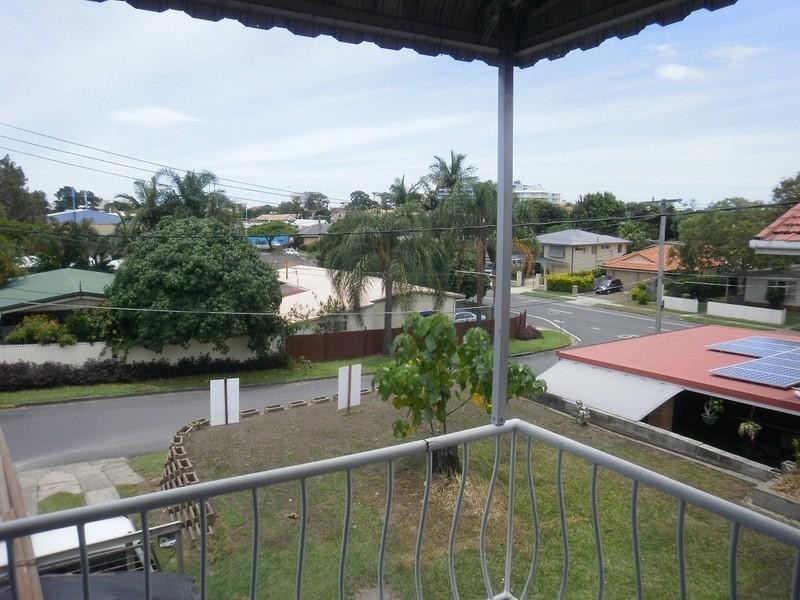 4 Penrock Parade, Labrador QLD 4215