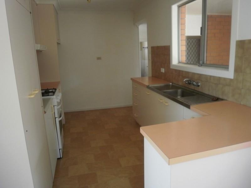 4 Penrock Parade, Labrador QLD 4215