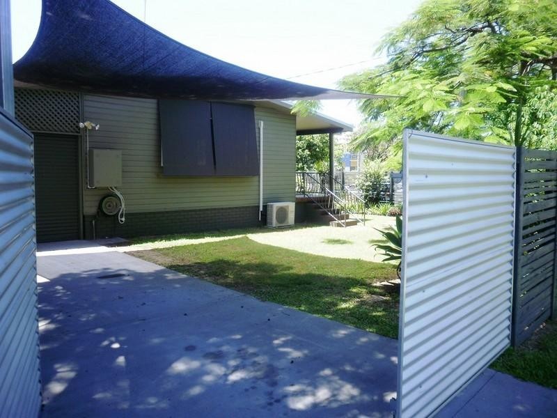 1/1 Coral Avenue, Labrador QLD 4215