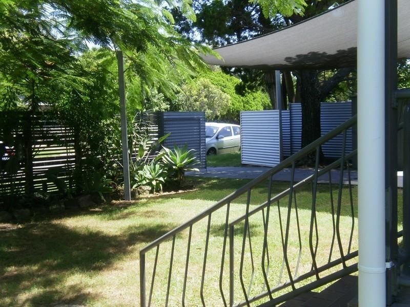 1/1 Coral Avenue, Labrador QLD 4215