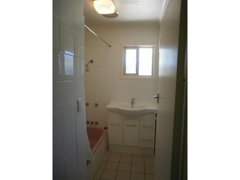 1/1 Coral Avenue, Labrador QLD 4215