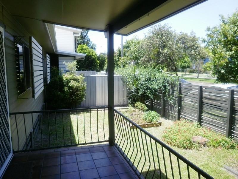 1/1 Coral Avenue, Labrador QLD 4215