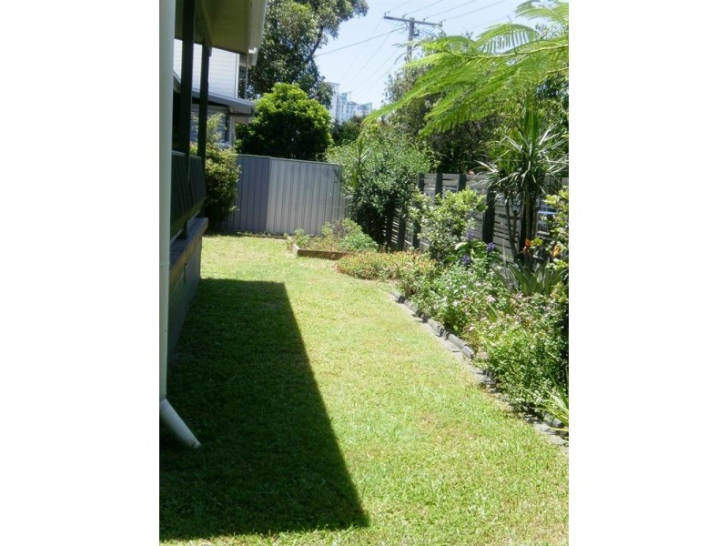 1/1 Coral Avenue, Labrador QLD 4215