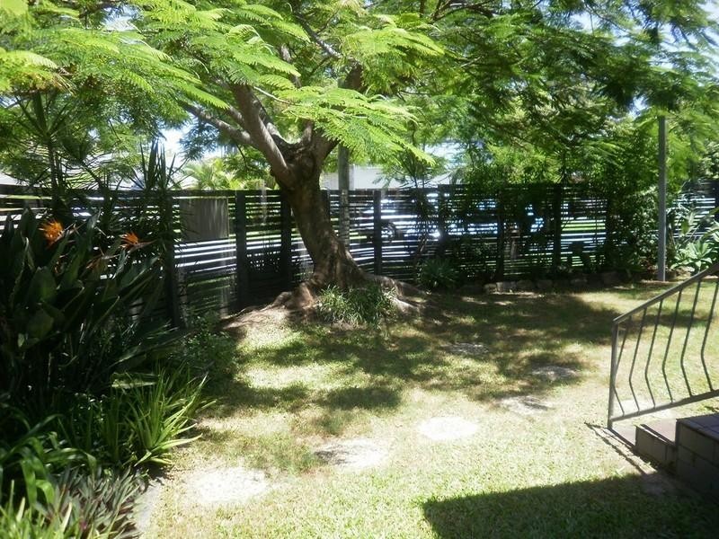 1/1 Coral Avenue, Labrador QLD 4215