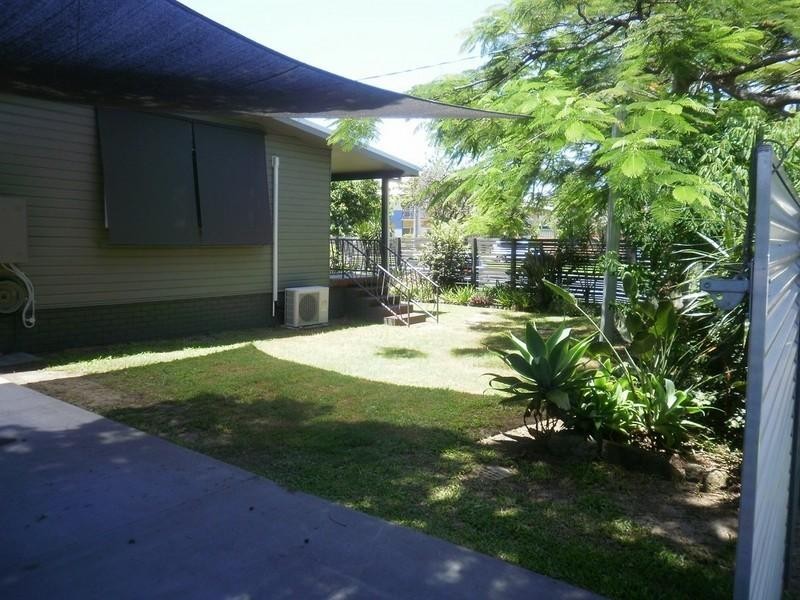 1/1 Coral Avenue, Labrador QLD 4215