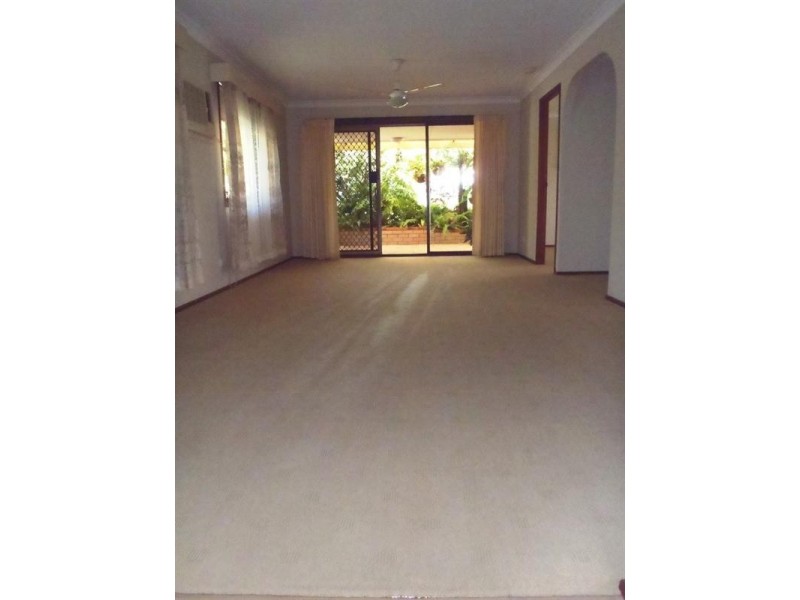 1/36 Government Road, Labrador QLD 4215