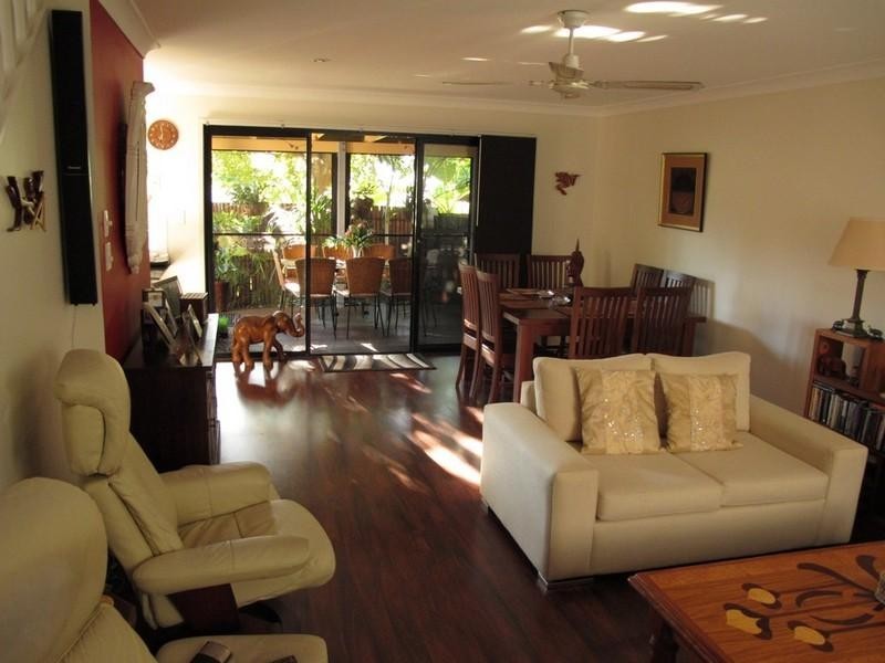 4/14 Terrigal Crescent, Southport QLD 4215