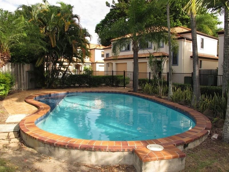 4/14 Terrigal Crescent, Southport QLD 4215