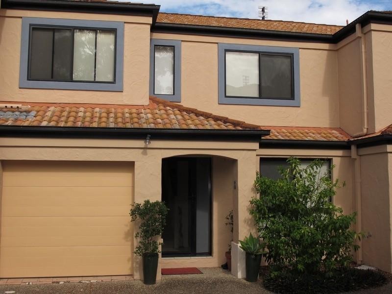 4/14 Terrigal Crescent, Southport QLD 4215