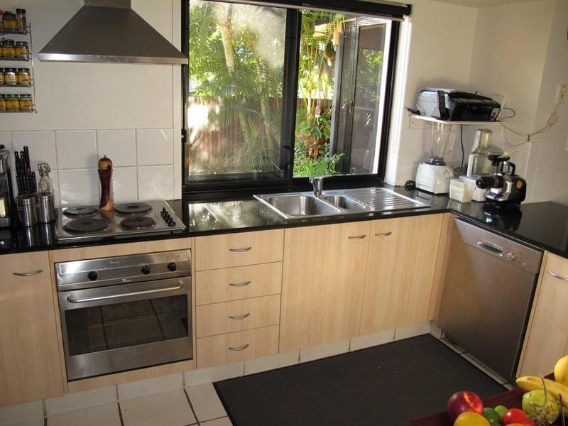 4/14 Terrigal Crescent, Southport QLD 4215