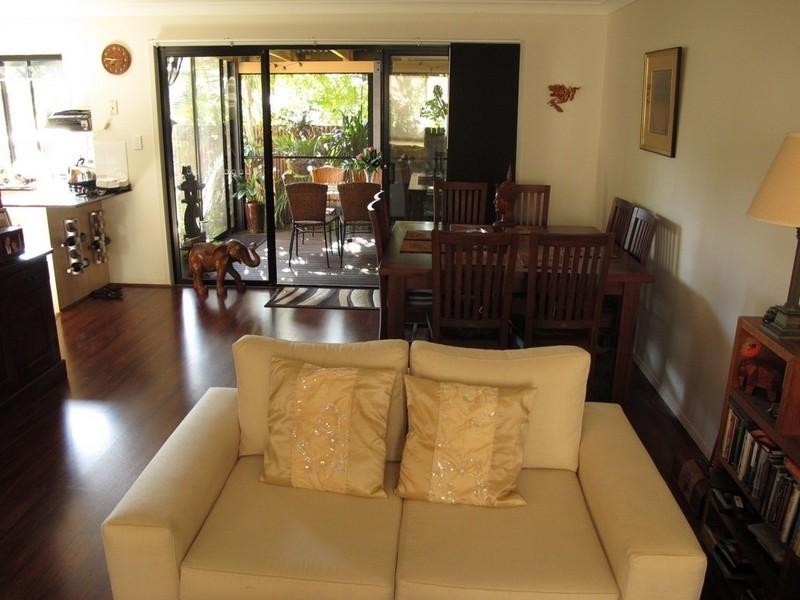 4/14 Terrigal Crescent, Southport QLD 4215