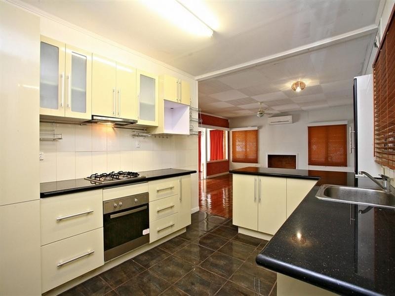 106 Central Street, Labrador QLD 4215