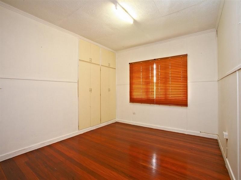 106 Central Street, Labrador QLD 4215