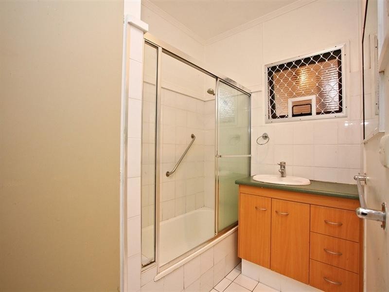 106 Central Street, Labrador QLD 4215