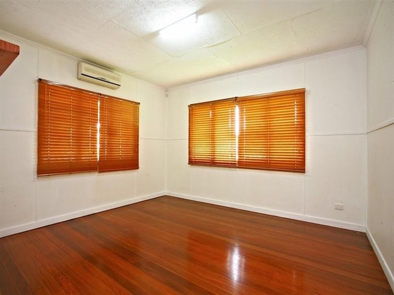 106 Central Street, Labrador QLD 4215