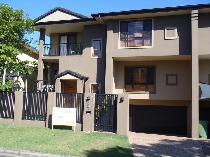 2/1 Oleander Avenue, Biggera Waters QLD 4216