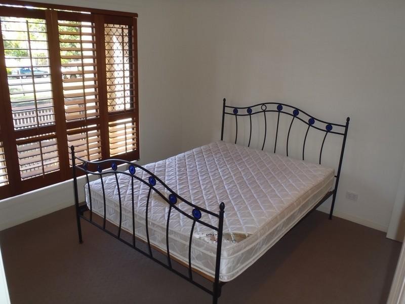 2/1 Oleander Avenue, Biggera Waters QLD 4216