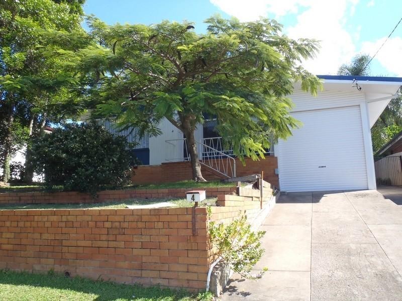 4 Vernon Avenue, Labrador QLD 4215