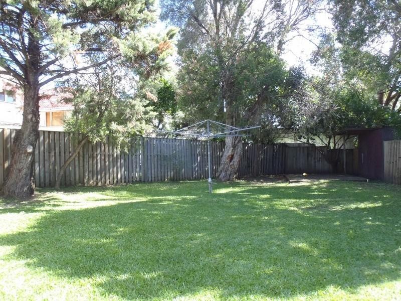 4 Vernon Avenue, Labrador QLD 4215