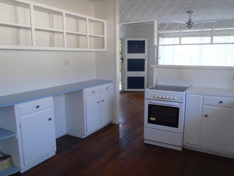 4 Vernon Avenue, Labrador QLD 4215