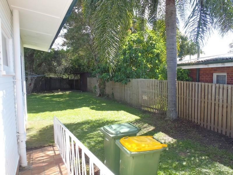 4 Vernon Avenue, Labrador QLD 4215