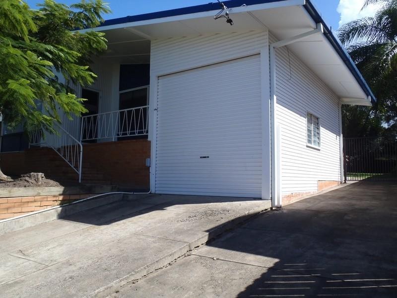 4 Vernon Avenue, Labrador QLD 4215