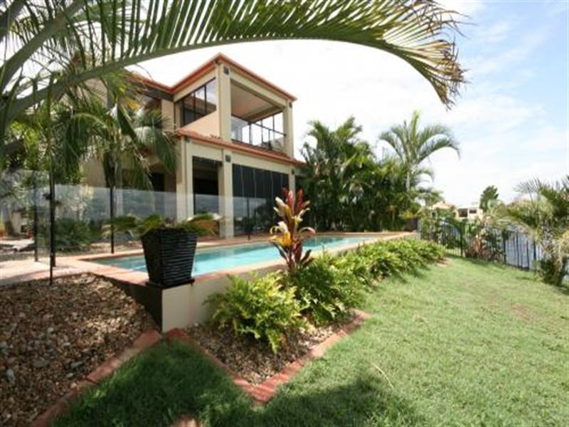 16 Salt Air Grove, Helensvale QLD 4212