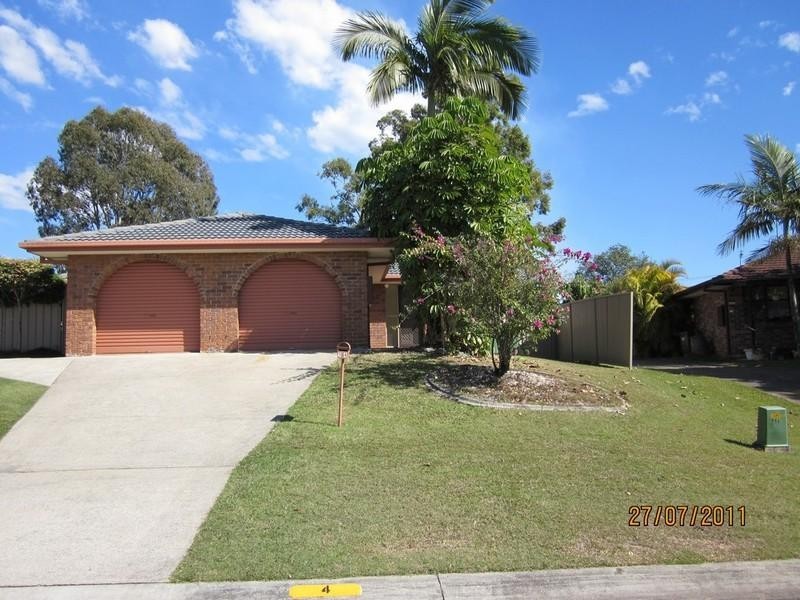 1/4 Senate Street, Labrador QLD 4215