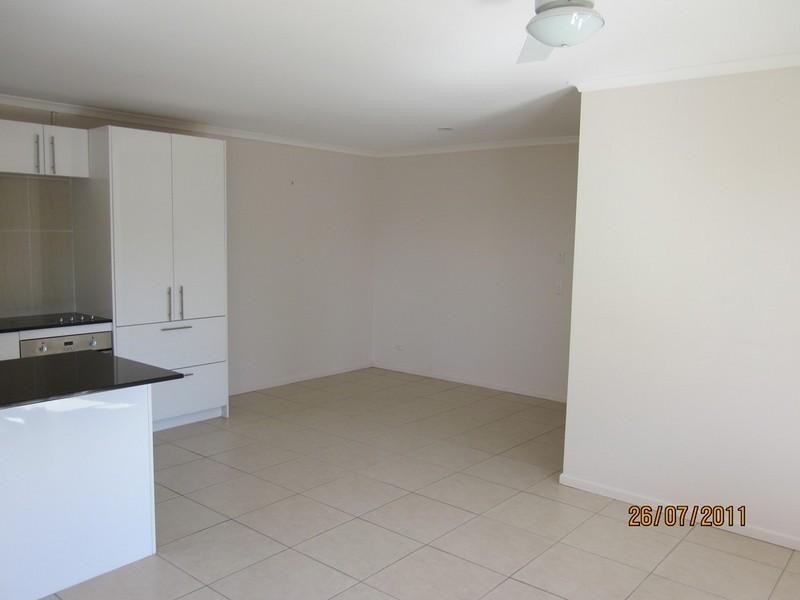 1/4 Senate Street, Labrador QLD 4215